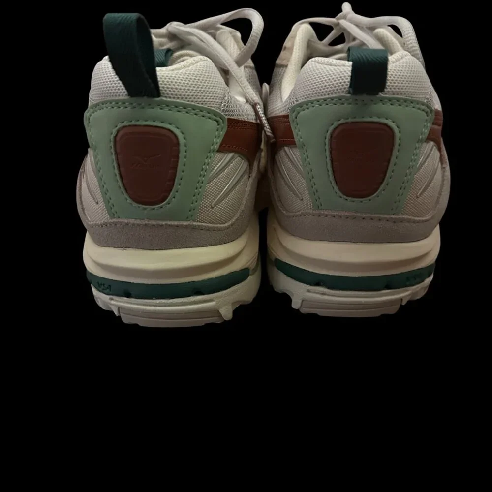 Mizuno Wave Rider 10 White and Brown Athletic Shoes - Picture 6 of 8